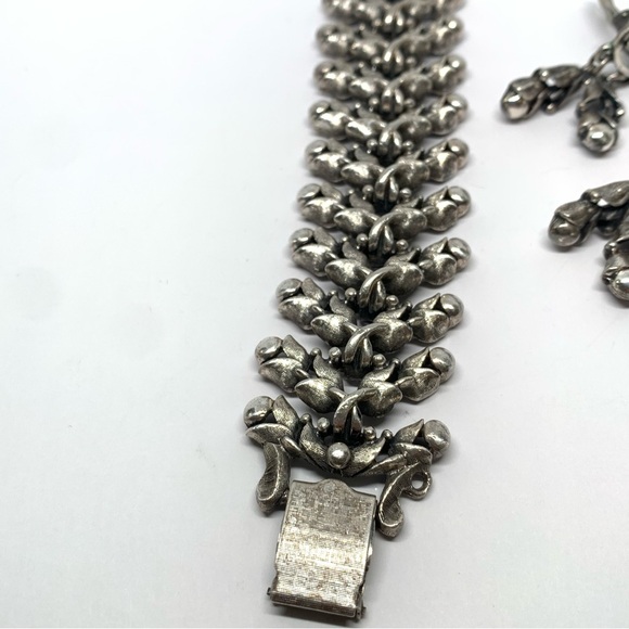 Rare Vintage Tortolani Designer Floral silvertone Bracelet & clip on earring set - Picture 2 of 8
